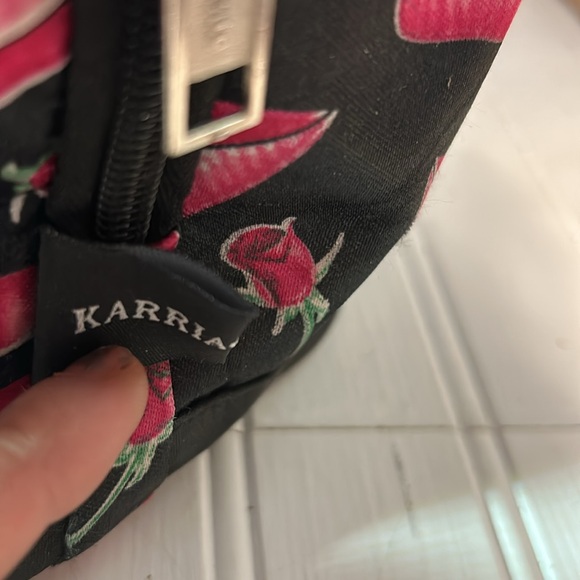 Karriage Mate Tote Kisses & Roses Pink and Black Shoulder Bag - Picture 5 of 8